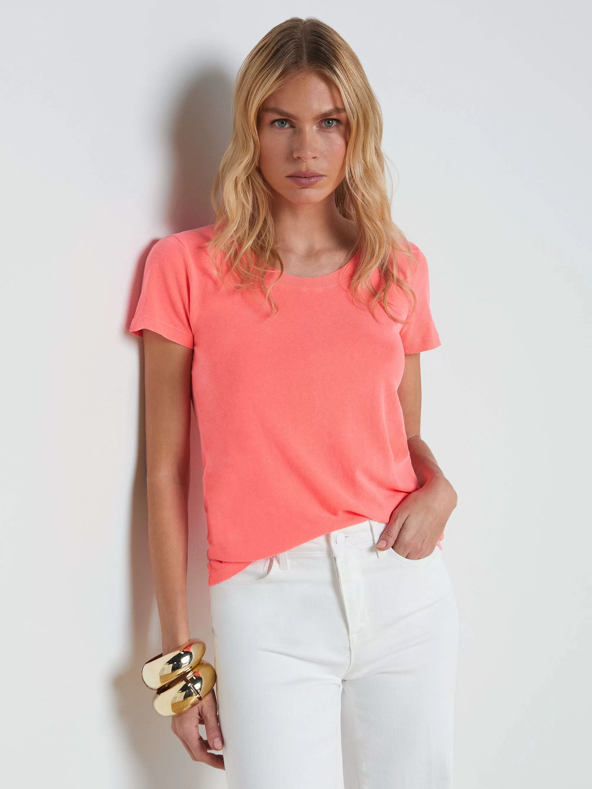 L'AGENCE Cory Katoenen T-Shirt Met Ronde Hals Neon Koraal Fashion